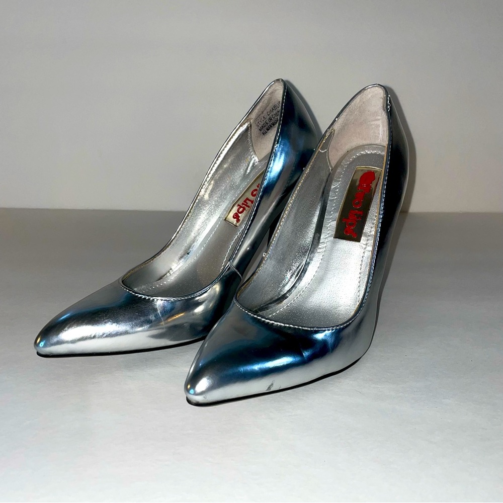 5/$25 Two Lips Silver High Heel Pumps Size 8